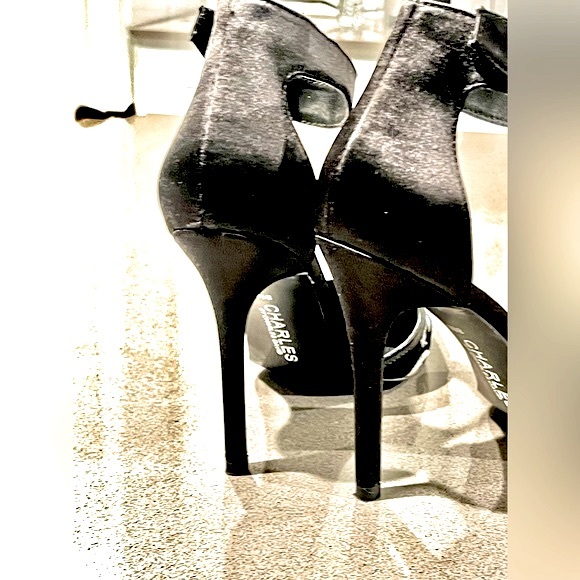 CHARLES BY CHARLES DAVID Pointer Pump Size 8 Color-BlackEmbroidered/Mesh 💕 - Picture 5 of 14